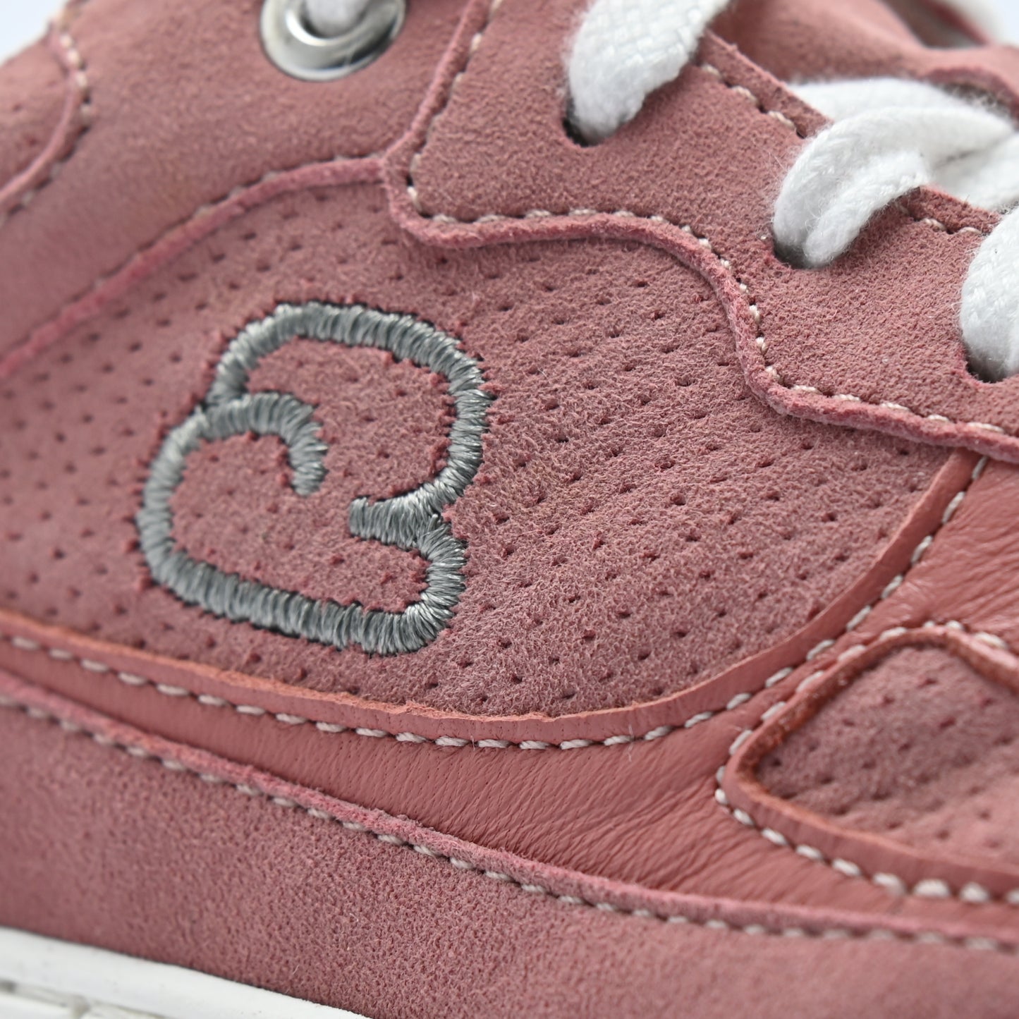 "Detailansicht des CYBRUS Sneakers 3600 in altrosa"