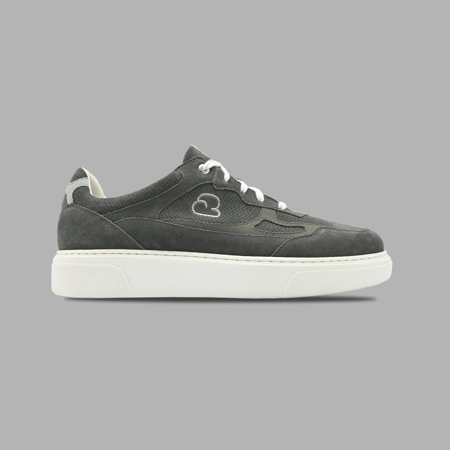 "Seitenansicht des CYBRUS Sneakers 3600 in grau"