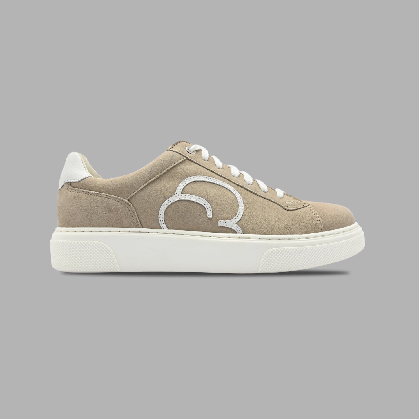 "Seitenansicht des CYBRUS Sneakers 49er in beige weiss"