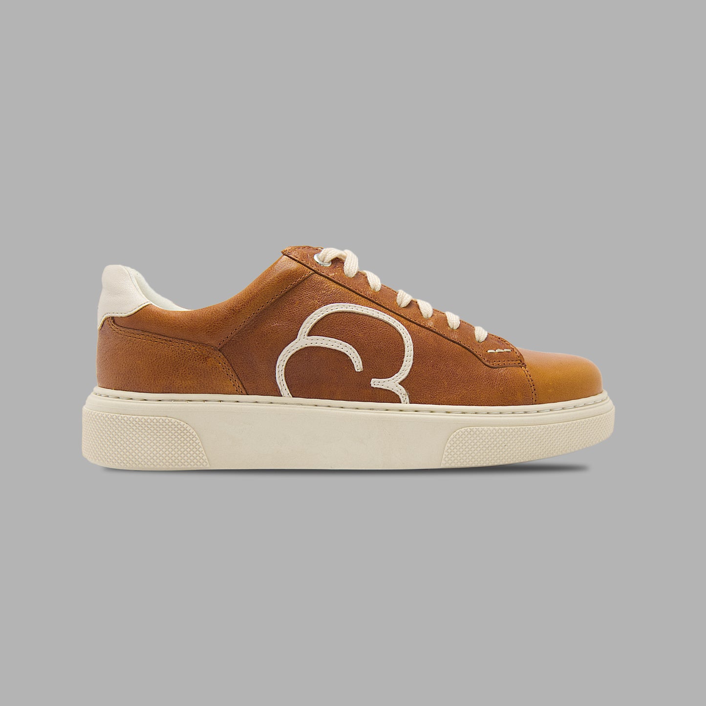 "Seitenansicht des CYBRUS Sneakers 49er in hellbraun creme"