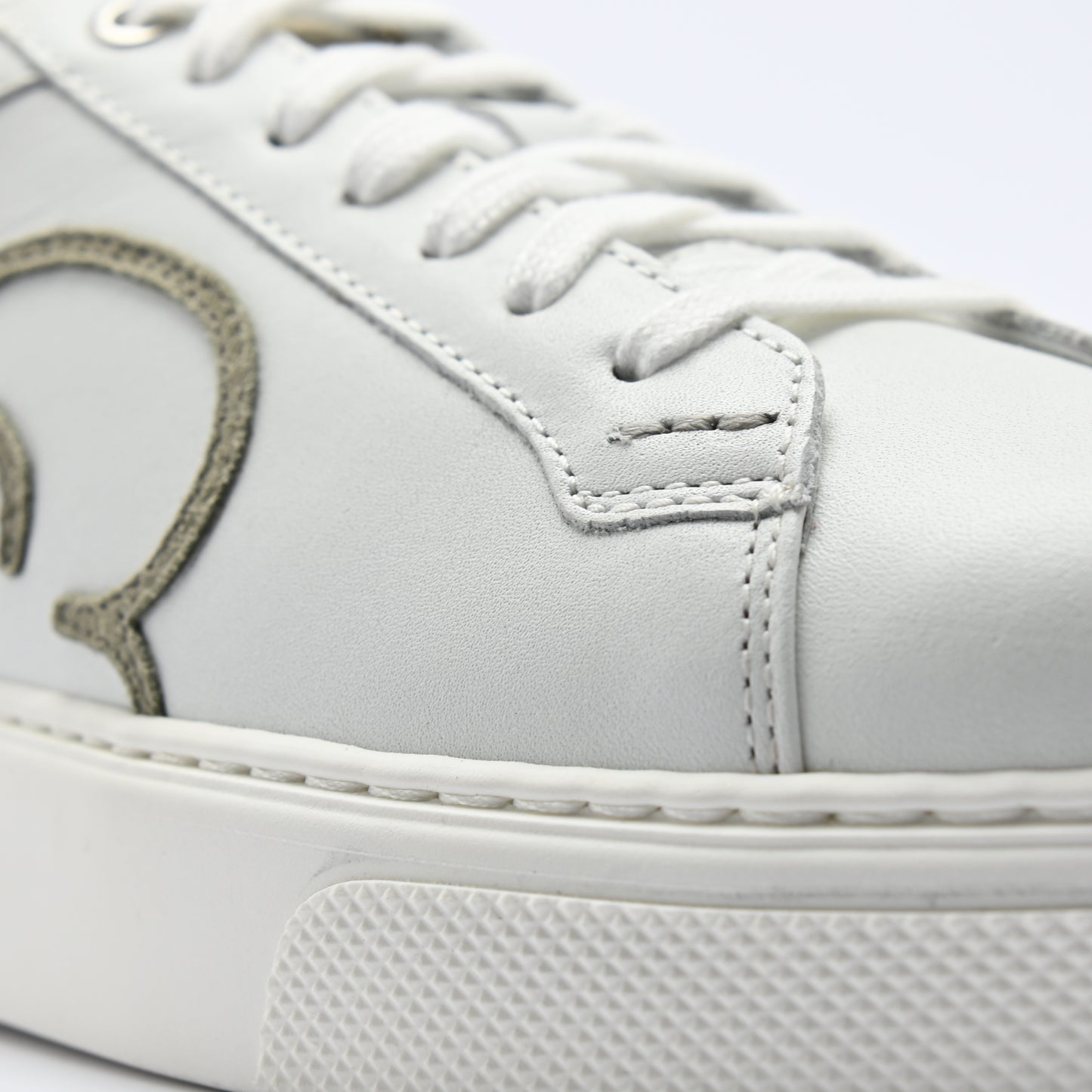 "Detailansicht des CYBRUS Sneakers 49er in weiss khaki"