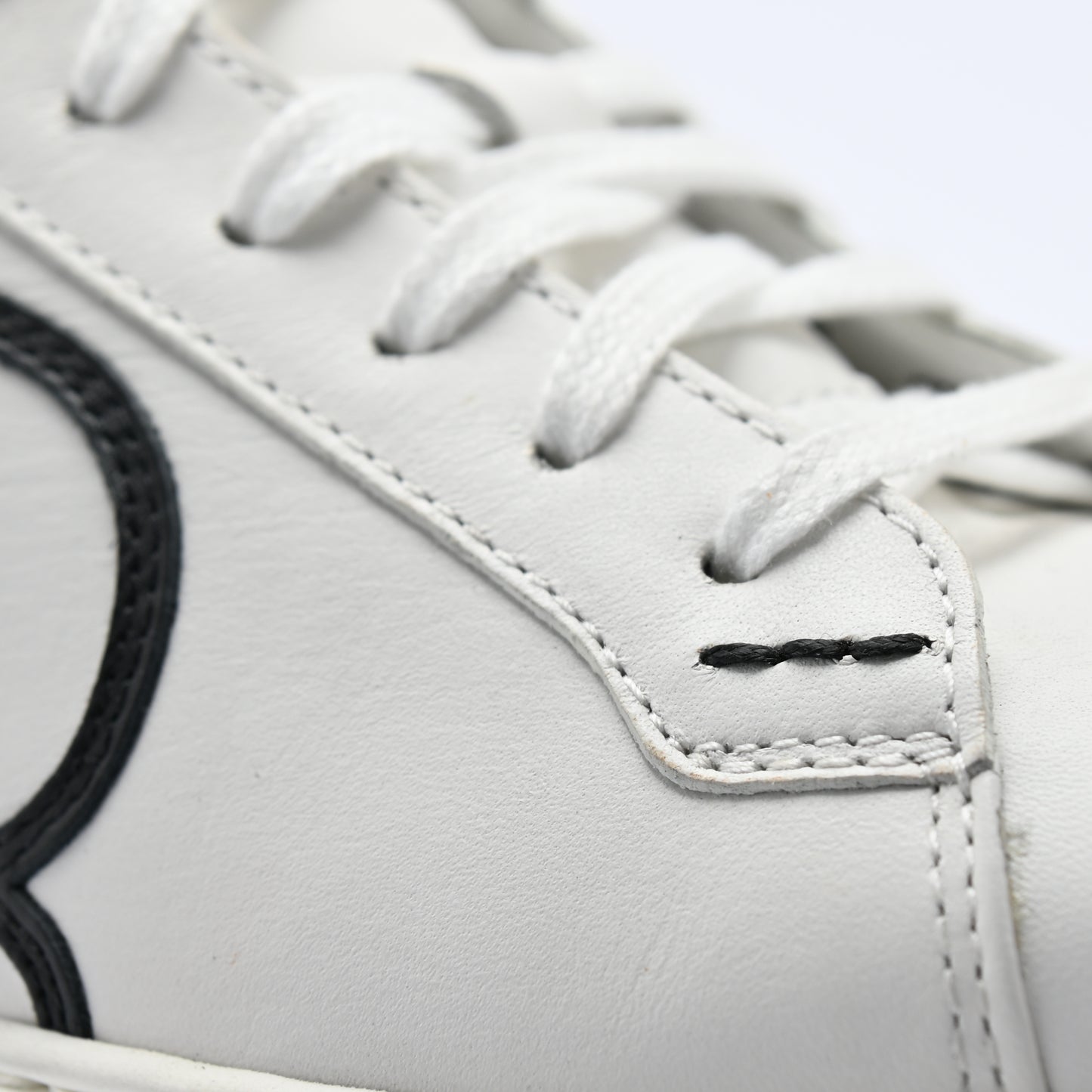 "Detailansicht des CYBRUS Sneakers 49er in weiss schwarz"