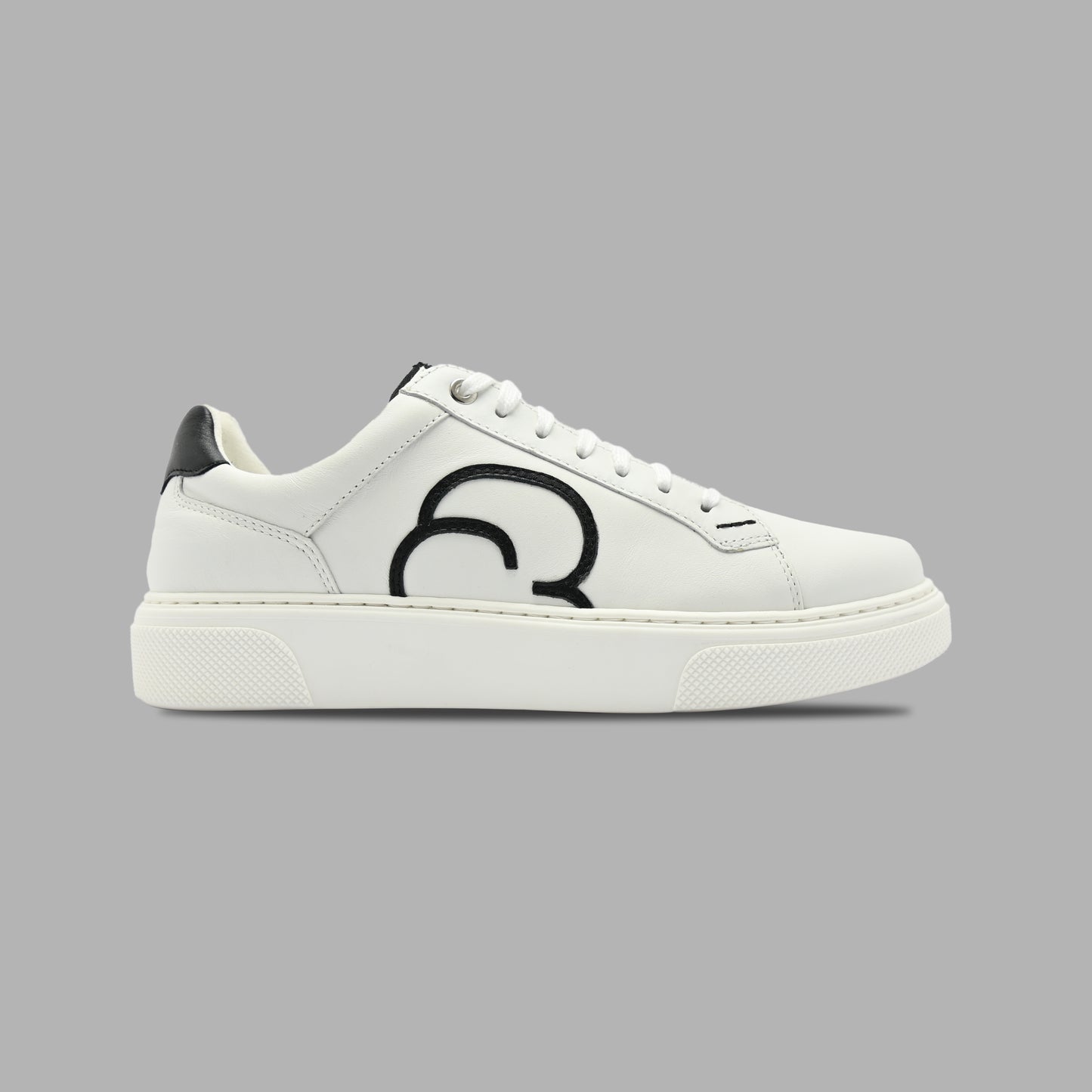 "Seitenansicht des CYBRUS Sneakers 49er in weiss schwarz"