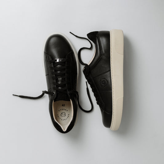 "Paarfoto der CYBRUS Sneakers CYLO in schwarz"