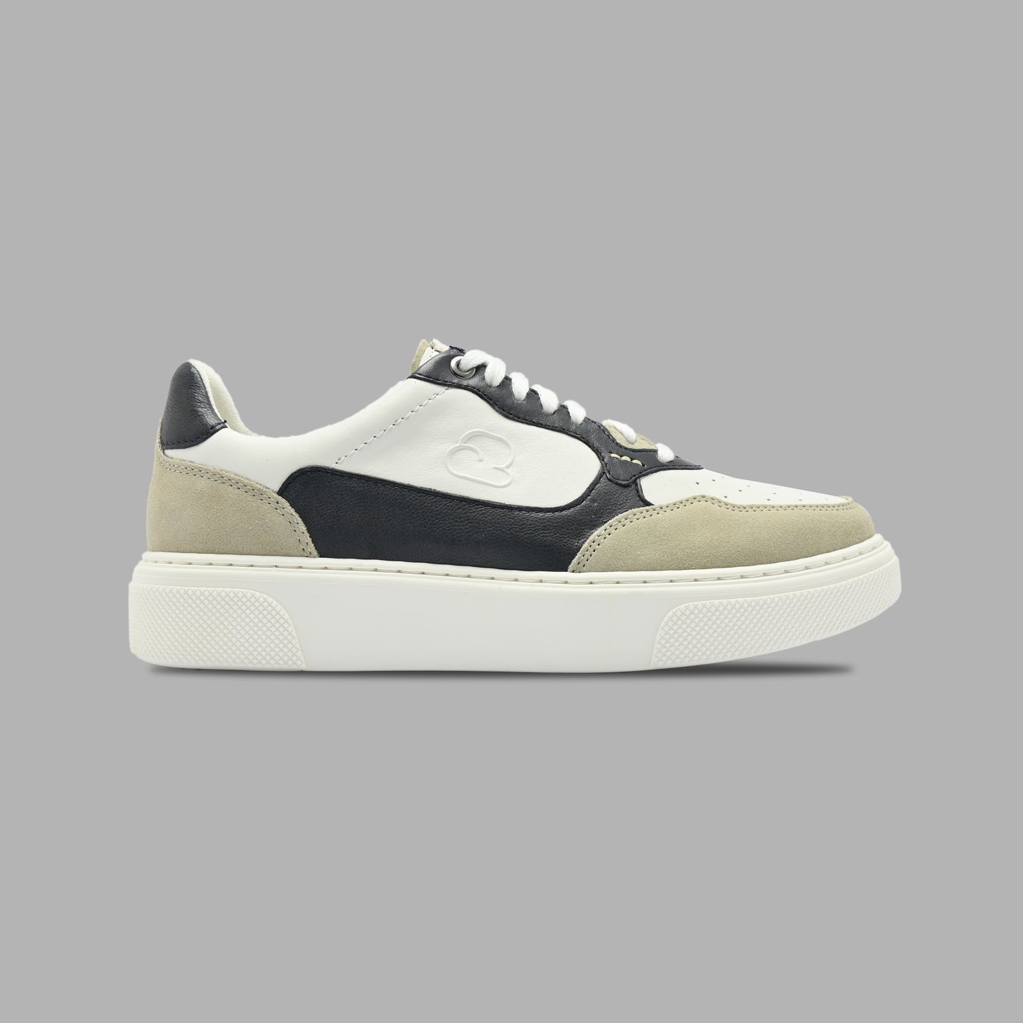 "Seitenansicht des CYBRUS Sneakers HAULA in beige weiss"