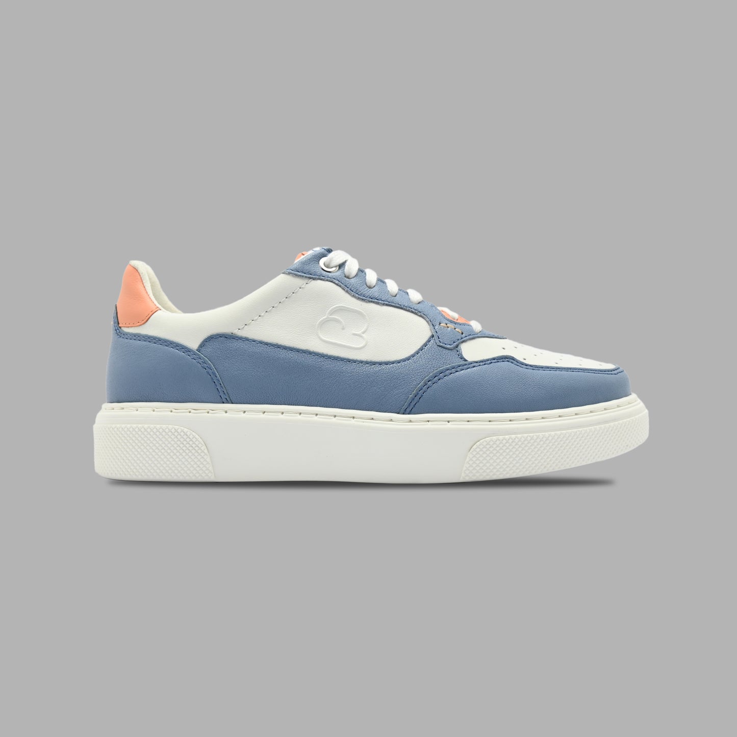 "Seitenansicht des CYBRUS Sneakers HAULA in denim weiss"