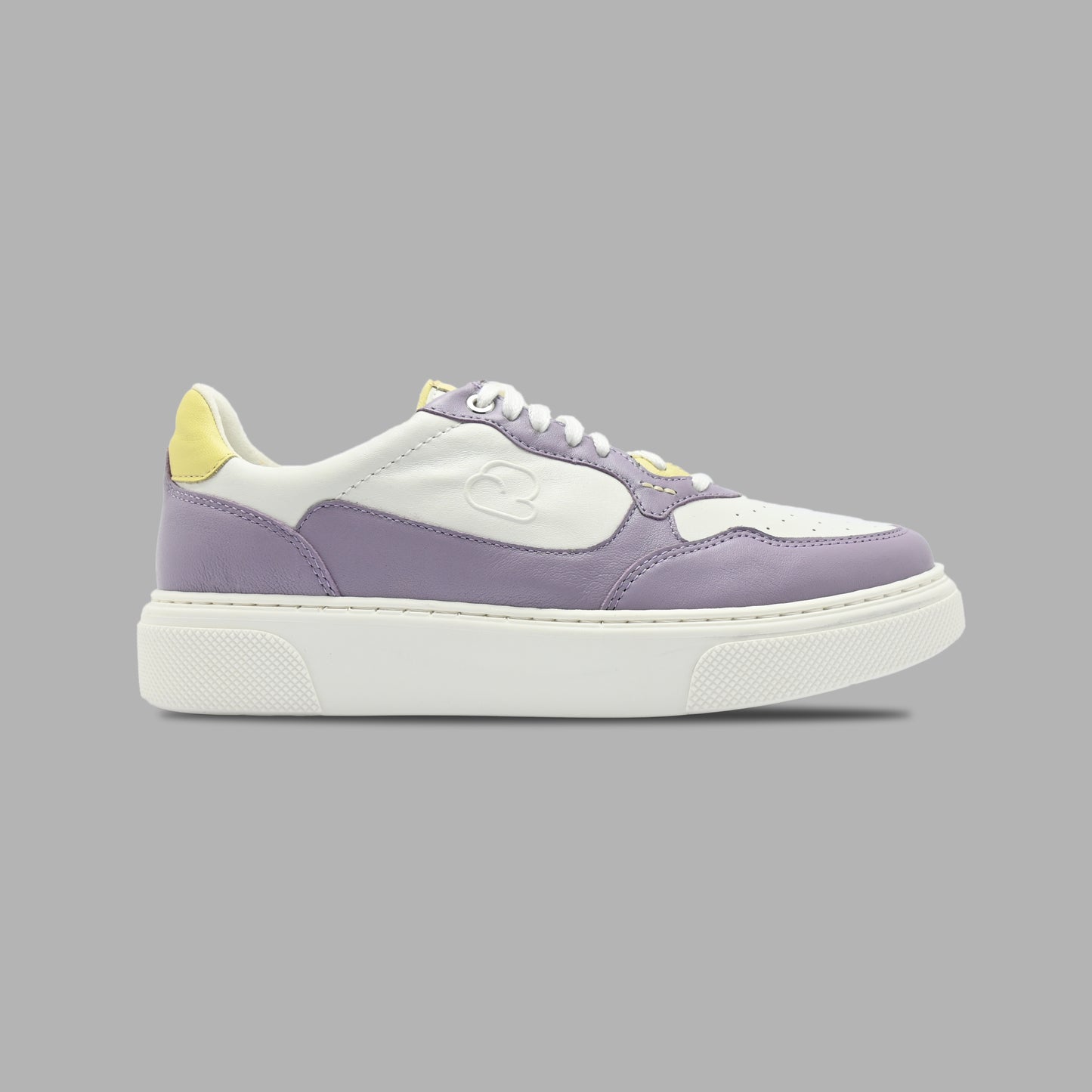 "Seitenansicht des CYBRUS Sneakers HAULA in lila weiss"