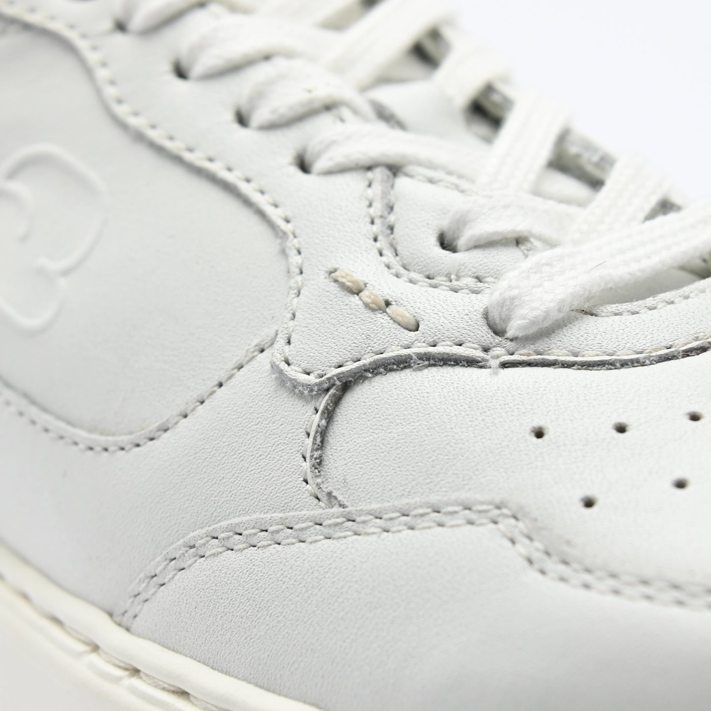 "Detailansicht des CYBRUS Sneakers HAULA in weiss"
