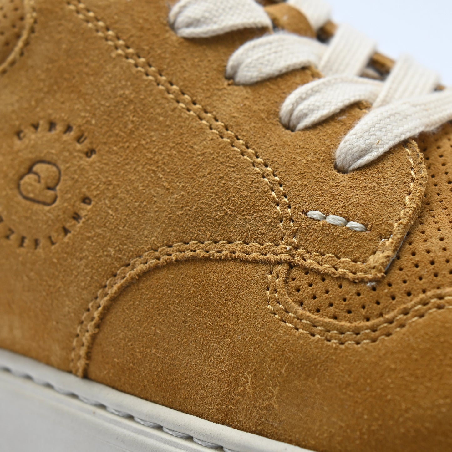 "Detailansicht des CYBRUS Sneakers NOLD in curry"