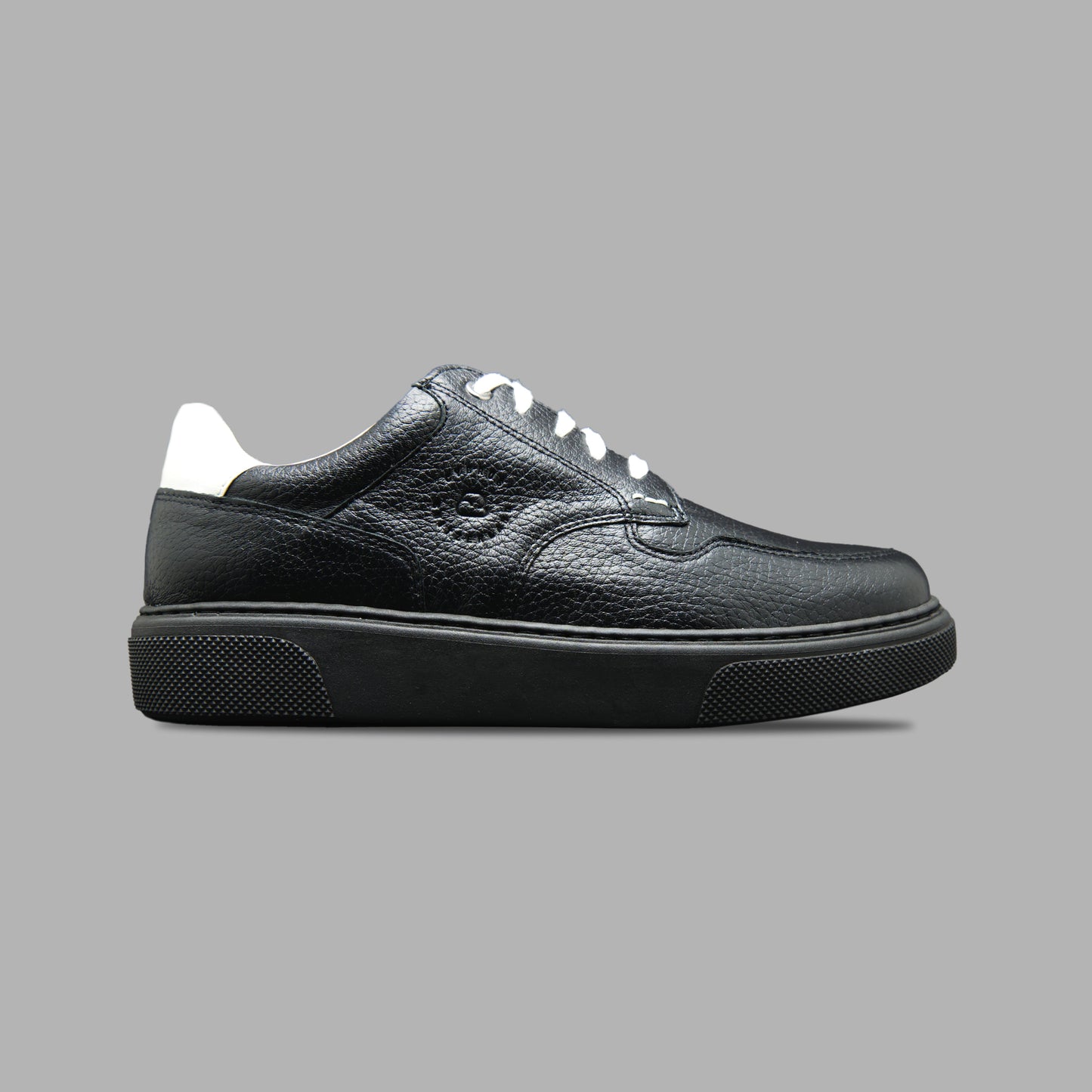 "CYBRUS Sneaker Nold schwarz von der Seite"