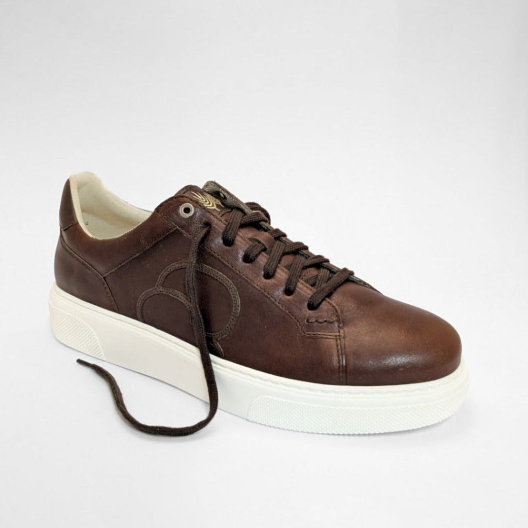 "Seitenansicht des CYBRUS-AEK Sneaker in dunkelbraun"