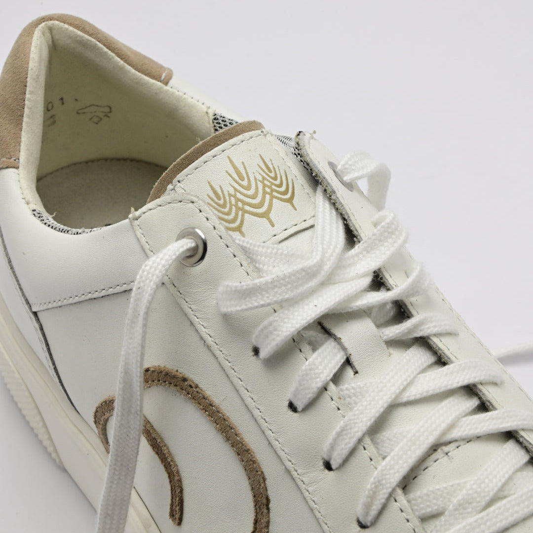 "Obenansicht des CYBRUS-AEK Sneaker in weiss / beige"