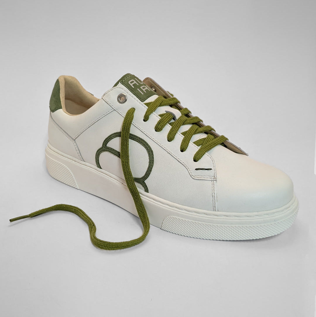 "Seitenansicht des CYBRUS-ALBIRO Sneaker in weiss grün"