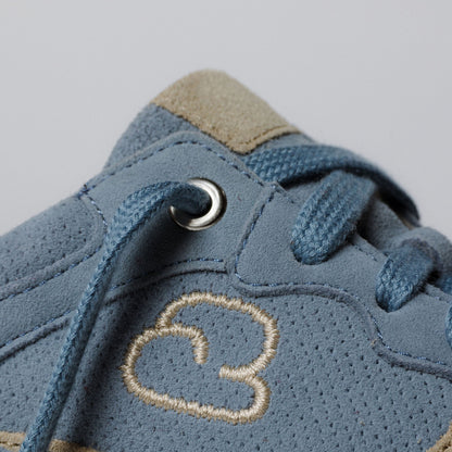 "Detailansicht des CYBRUS Sneakers 3600 in hellblau"