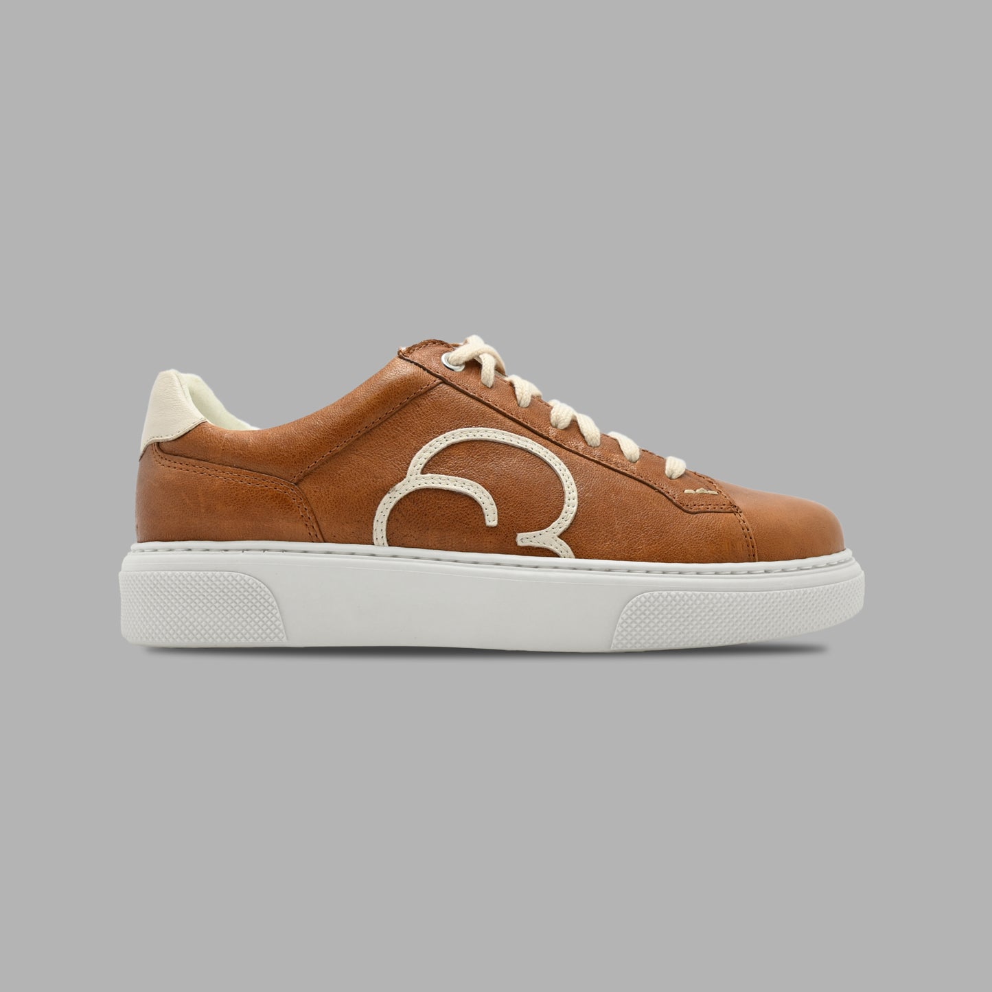 "Seitenansicht des CYBRUS Sneakers 49er in hellbraun creme"