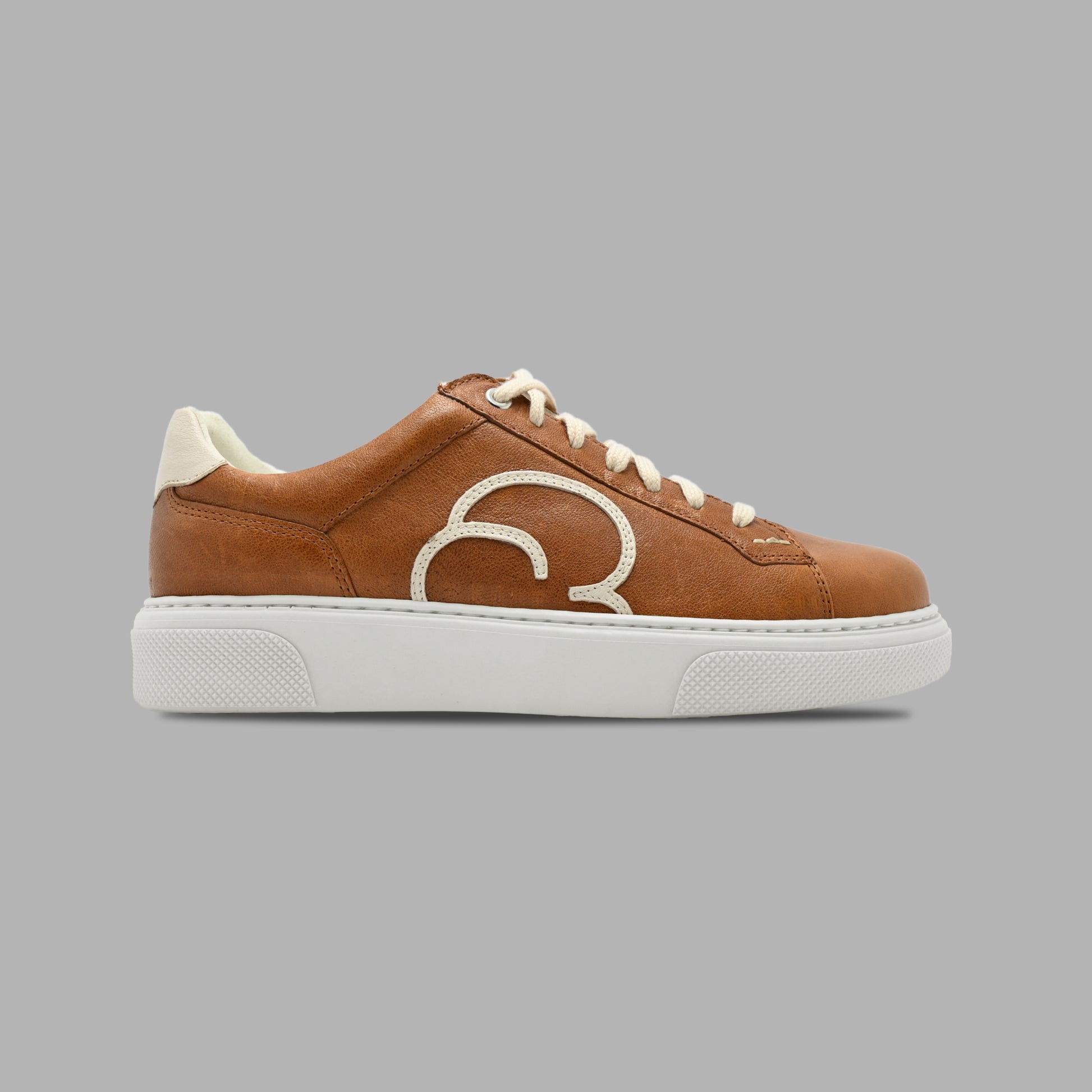 "Seitenansicht des CYBRUS Sneakers 49er in hellbraun creme"