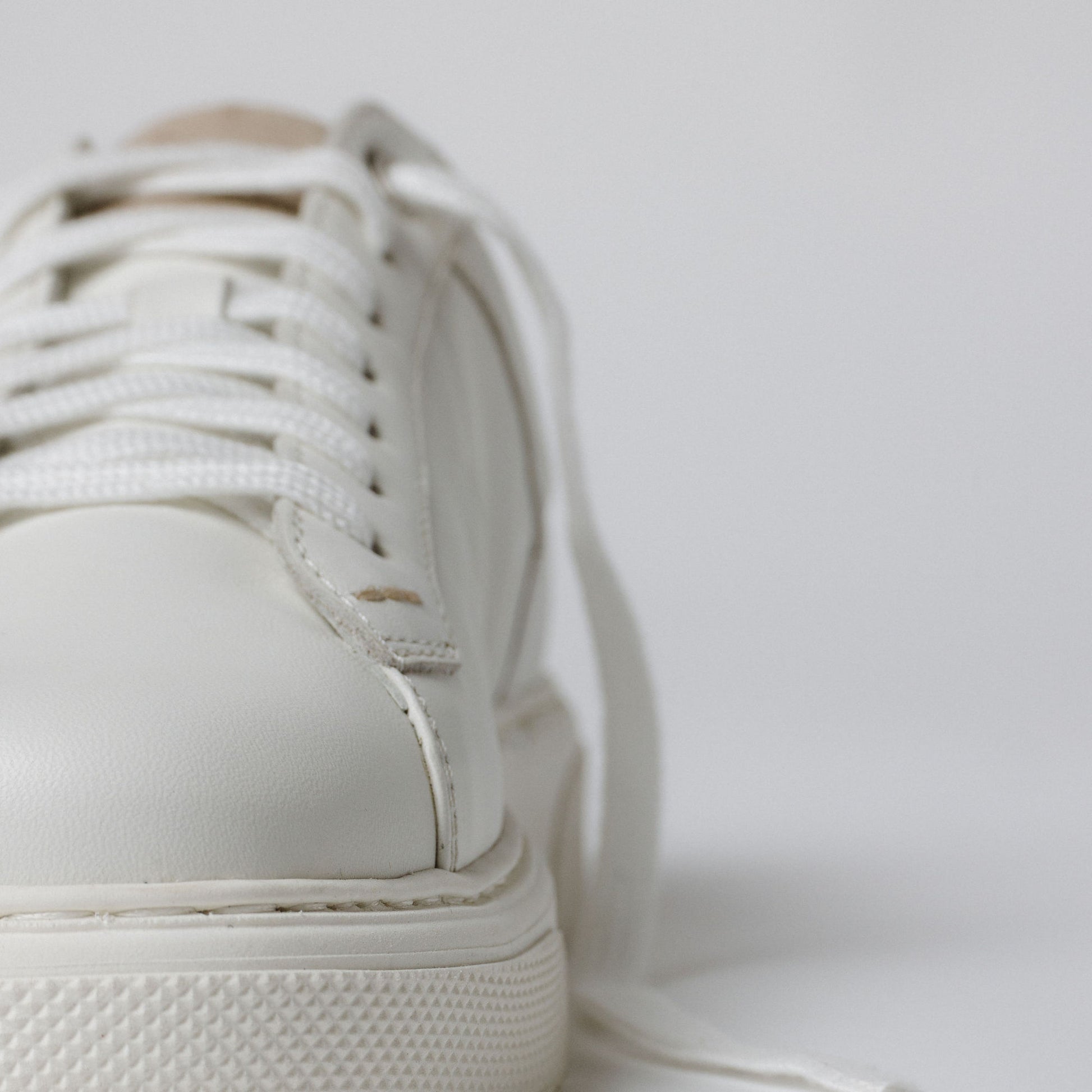 "Detailansicht des CYBRUS Sneakers 49er in weiss beige"