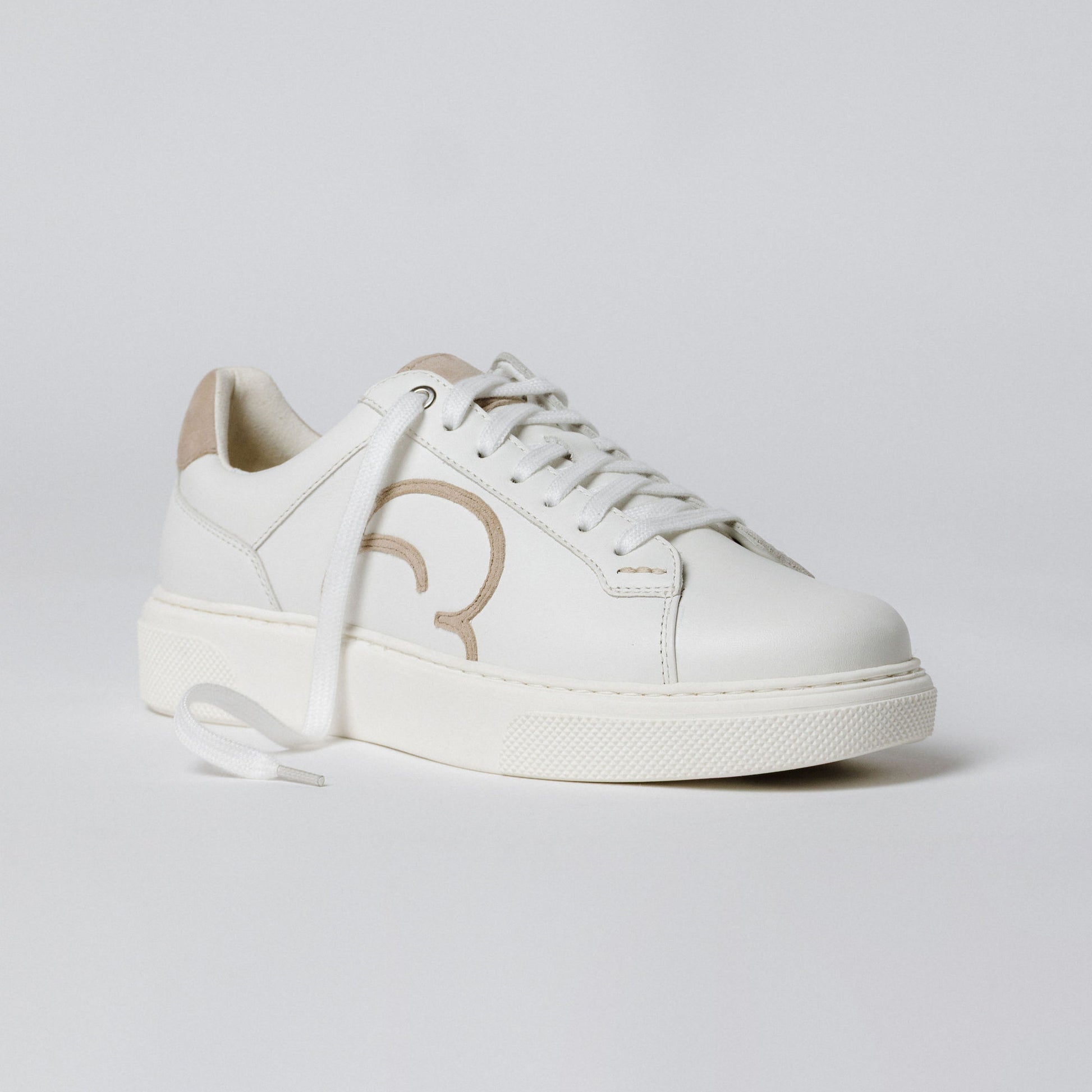 "Seitenansicht des CYBRUS Sneakers 49er in weiss beige"