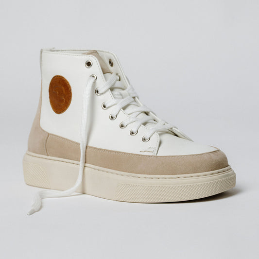 "Seitenansicht des CYBRUS Sneakers 51er in beige weiss"