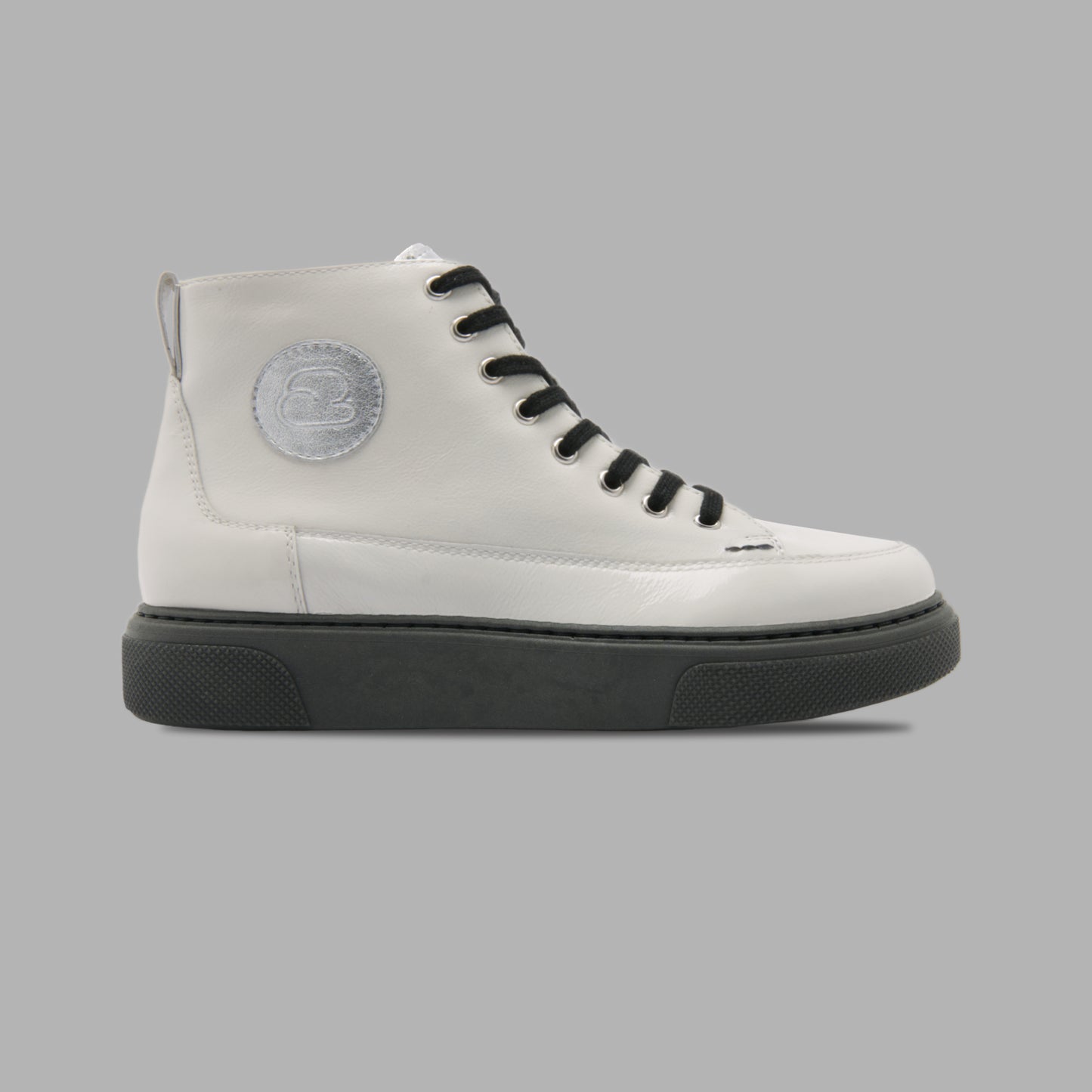 "Seitenansicht des CYBRUS Sneakers 51er in weiss"