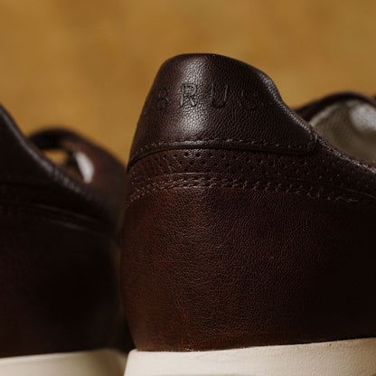 "Detailansicht des CYBRUS Sneakers ANNERY in dunkelbraun"