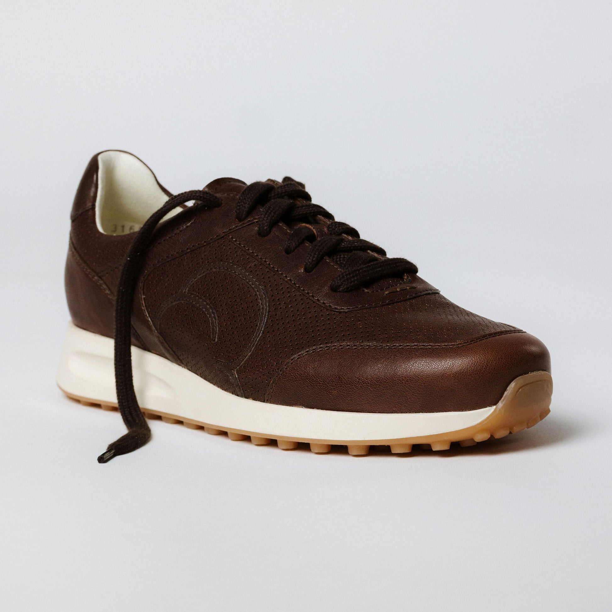 "Seitenansicht des CYBRUS Sneakers ANNERY in dunkelbraun"