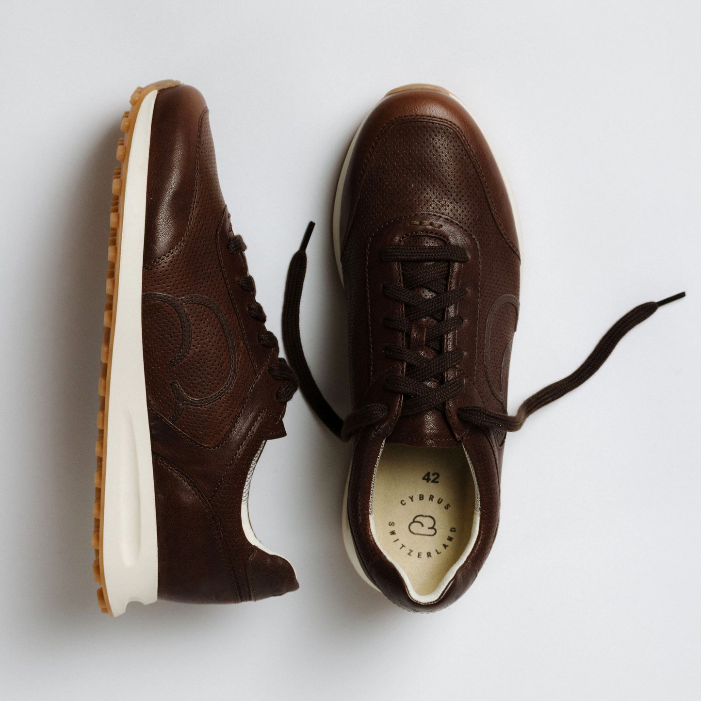 "Paarfoto der CYBRUS Sneakers ANNERY in dunkelbraun"