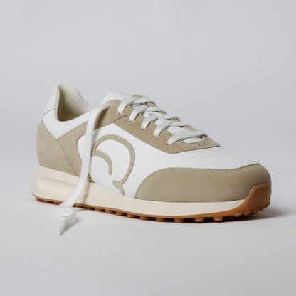 "Seitenansicht des CYBRUS Sneakers ANNERY in hellbeige weiss"