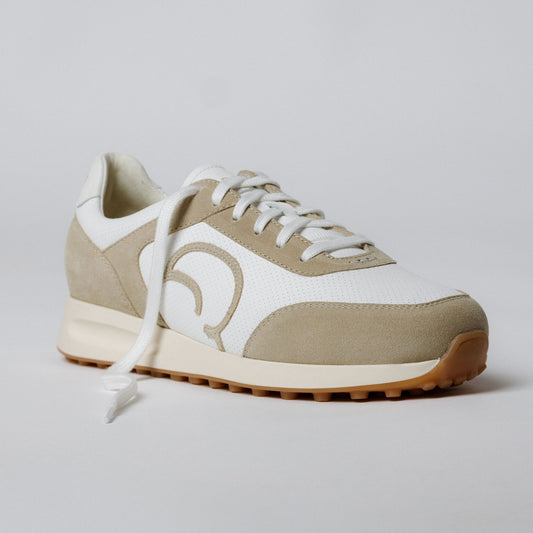 "Seitenansicht des CYBRUS Sneakers ANNERY in hellbeige weiss"