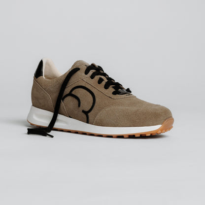 "Seitenansicht des CYBRUS Sneakers ANNERY II in beige schwarz"