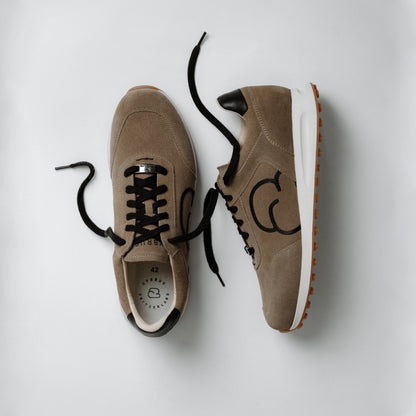 "Paarfoto der CYBRUS Sneakers ANNERY II in beige schwarz"