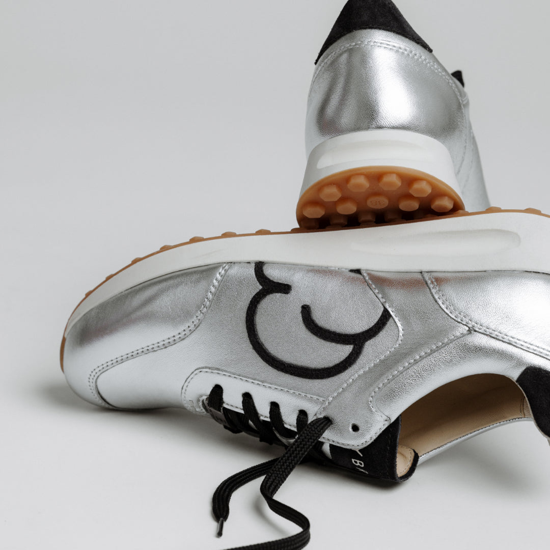 "Detailansicht des CYBRUS Sneakers ANNERY II in silber blau"