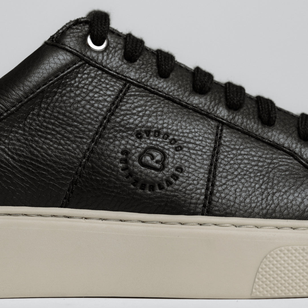 "Detailansicht des CYBRUS Sneakers CYLO in schwarz"