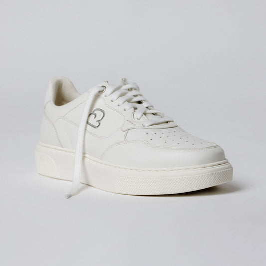 "Seitenansicht des CYBRUS Sneakers HAULA in weiss"