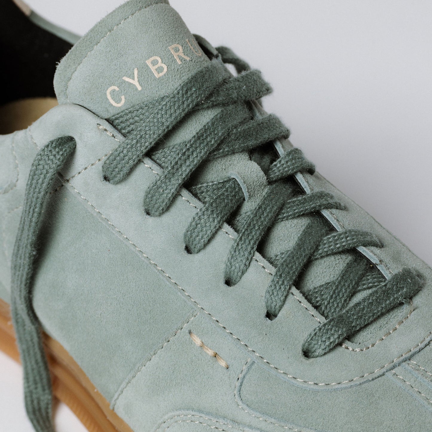 "Detailansicht des CYBRUS Sneakers LUWO in eukalyptus"