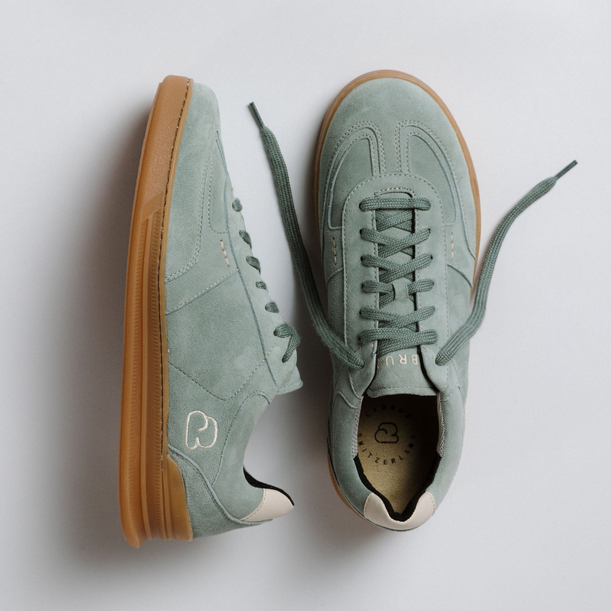 "Paarfoto der CYBRUS Sneakers LUWO in eukalyptus"