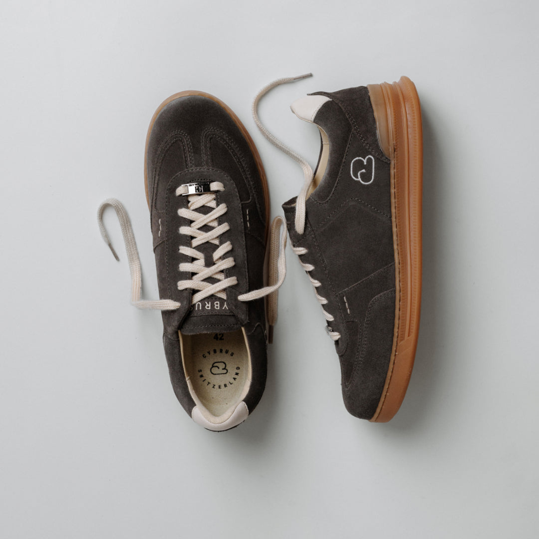 "Paarfoto der CYBRUS Sneakers LUWO II in dunkelgrau"