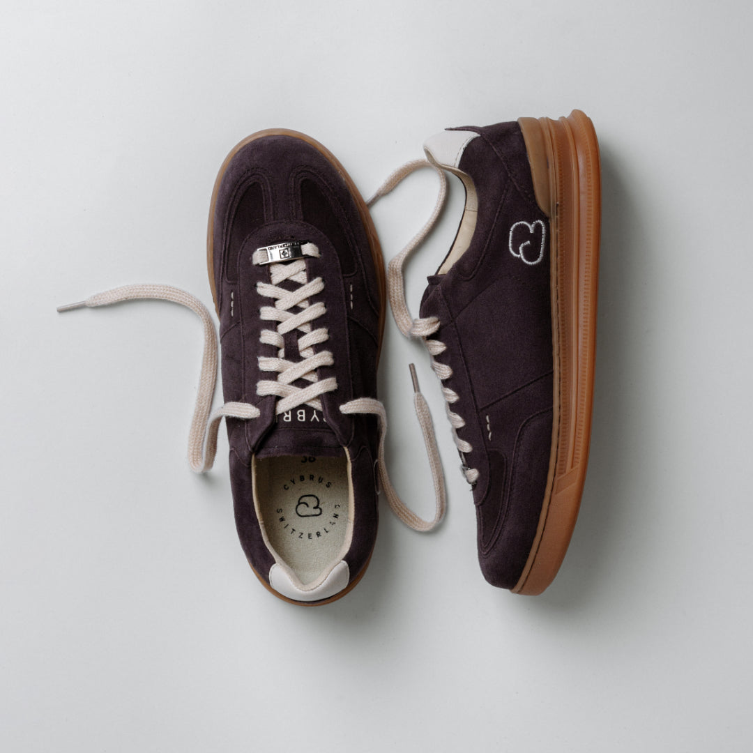 "Paarfoto der CYBRUS Sneakers LUWO II in dunkelviolet"